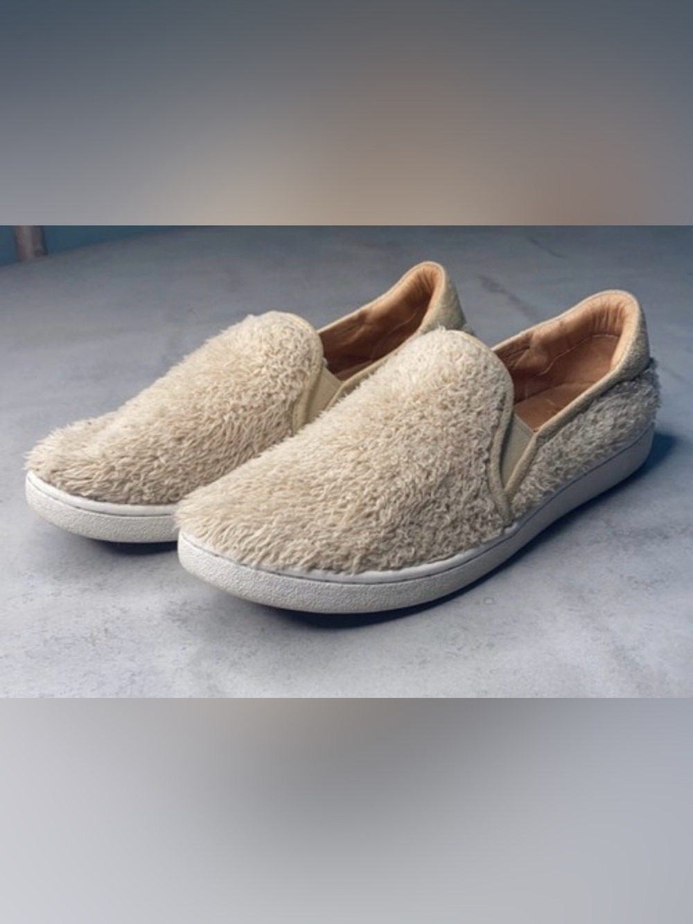 UGG Ricci Fuzzy Faux Sheepskin Slip On Sneakers Cream Women’s 6 1019659